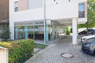 Repräsentative Gewerbeeinheit mit großzügiger Schaufensterfläche und flexibler Nutzung