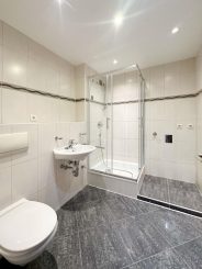 Attraktive Maisonettewohnung mit Westbalkon & Dachboden in München – Allach