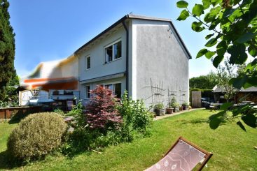 Realgeteiltes Eckhaus mit großzügigem und sonnigem Süd-West-Garten in Unterhaching