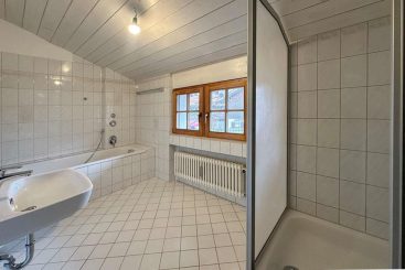 DG-Wohnung in charmantem Zweifamilienhaus