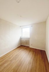 Erstbezug nach Sanierung: 4-Zimmer-Wohnung mit Ostbalkon in Taufkirchen