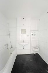 Erstbezug nach Sanierung: 4-Zimmer-Wohnung mit Ostbalkon in Taufkirchen