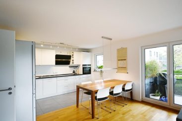 Moderne 4-Zimmer-Wohnung mit umlaufendem Balkon in Unterhaching