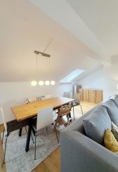 4-Zimmer-Dachgeschosswohnung mit Süd-West Balkon in Oberhaching