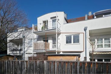 Sanierungsbedürftige, großzügig geschnittene 1-Zimmer-Wohnung