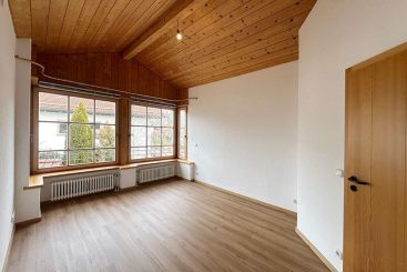 DG-Wohnung in charmantem Zweifamilienhaus