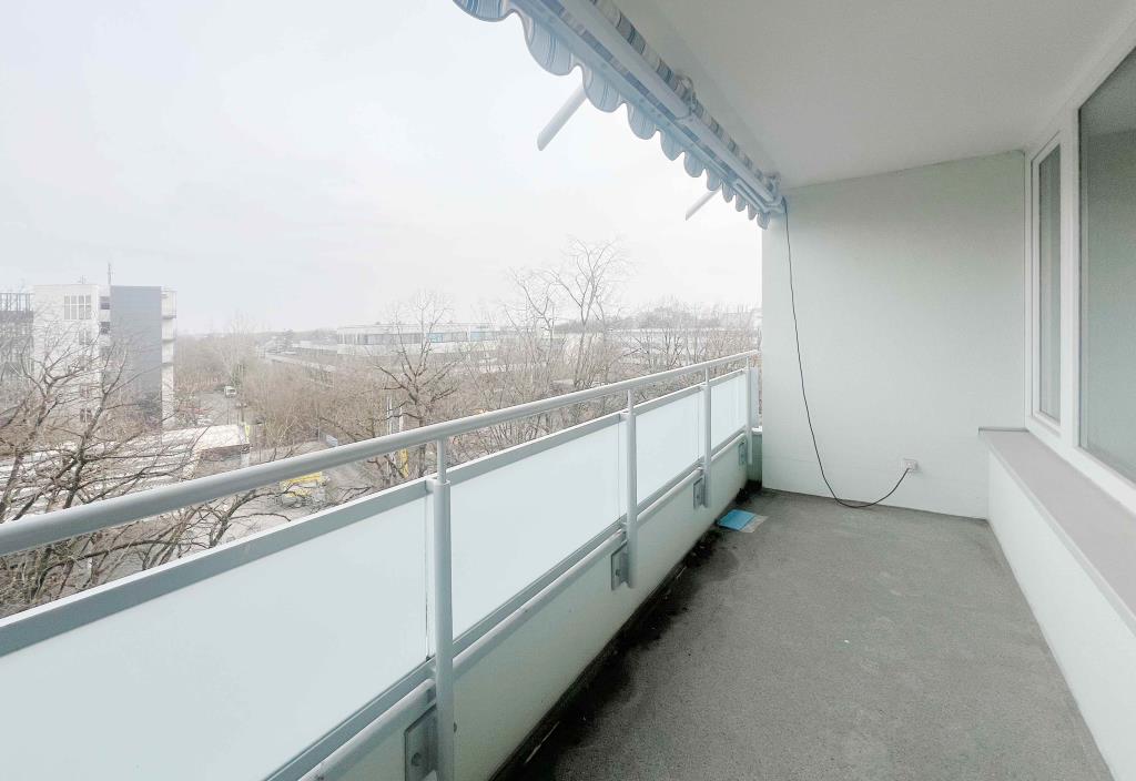 Erstbezug nach Sanierung: 4-Zimmer-Wohnung mit Ostbalkon in Taufkirchen - Photo 4