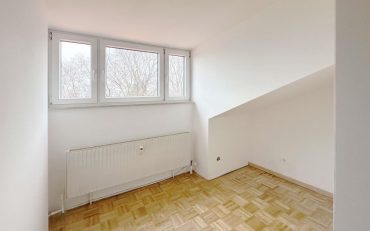 Attraktive Maisonettewohnung mit Westbalkon & Dachboden in München – Allach